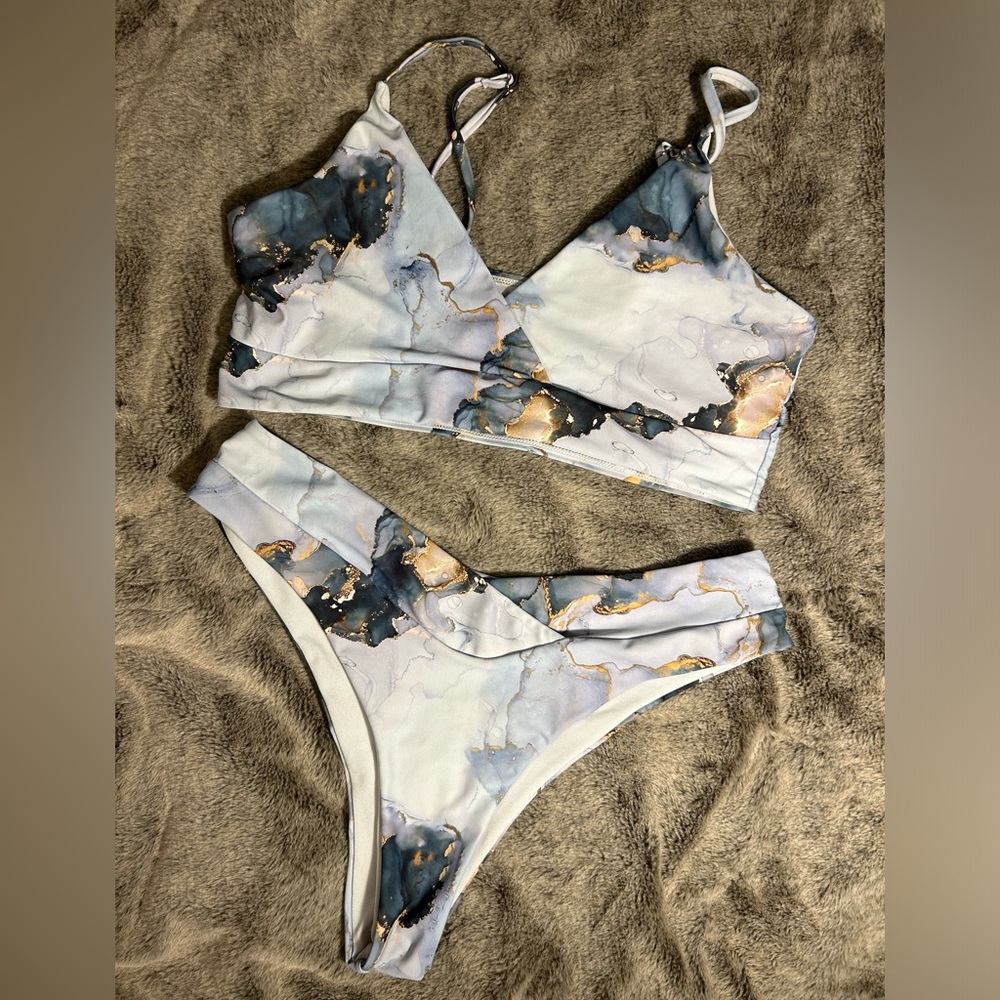 Patterned bikini size Large